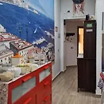 Station 3* Neapol